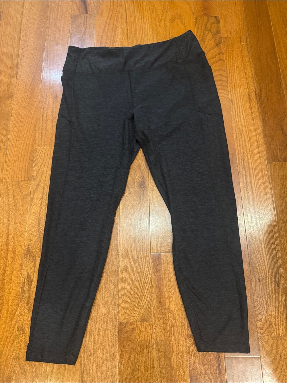 Victoria’s Secret heathered charcoal Capri leggings size XL